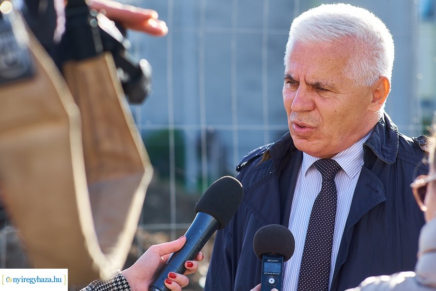 Nővérszálló alapkő letétele a Jósa András kórházban