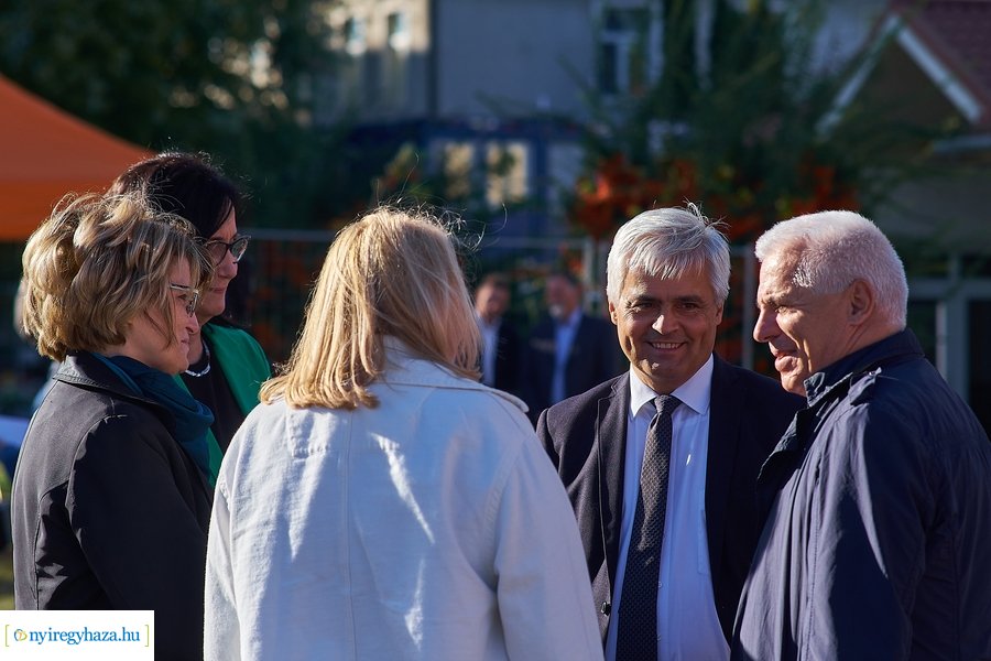 Nővérszálló alapkő letétele a Jósa András kórházban