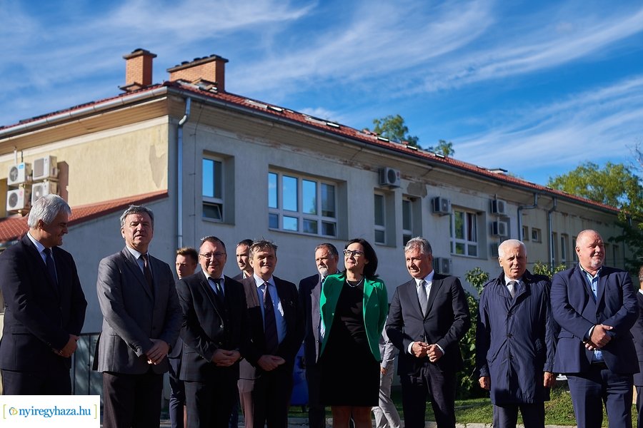 Nővérszálló alapkő letétele a Jósa András kórházban