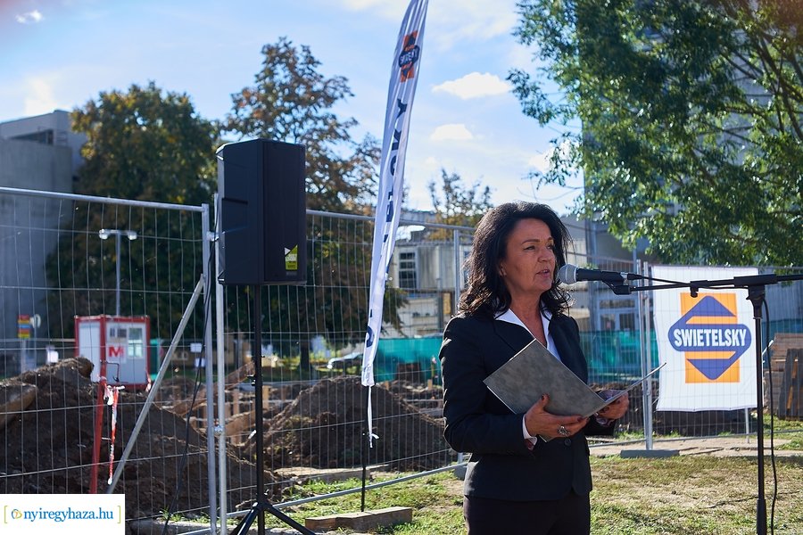 Nővérszálló alapkő letétele a Jósa András kórházban