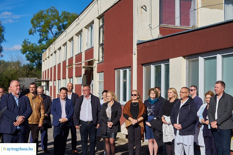 Nővérszálló alapkő letétele a Jósa András kórházban