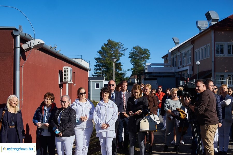 Nővérszálló alapkő letétele a Jósa András kórházban