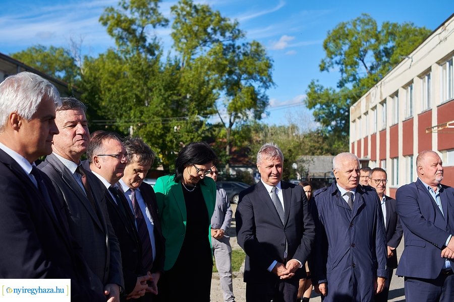 Nővérszálló alapkő letétele a Jósa András kórházban