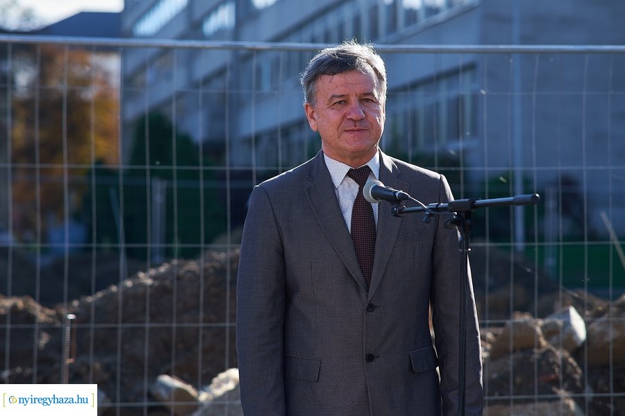 Nővérszálló alapkő letétele a Jósa András kórházban