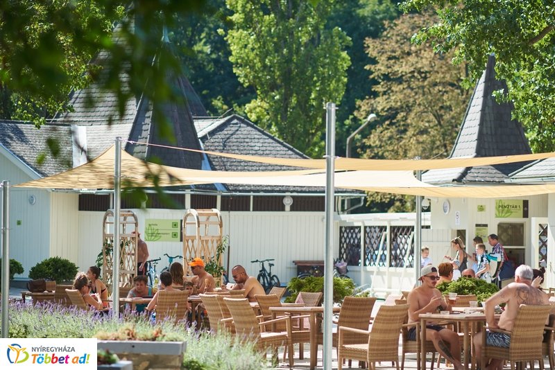 Nyári csobbanás ősszel