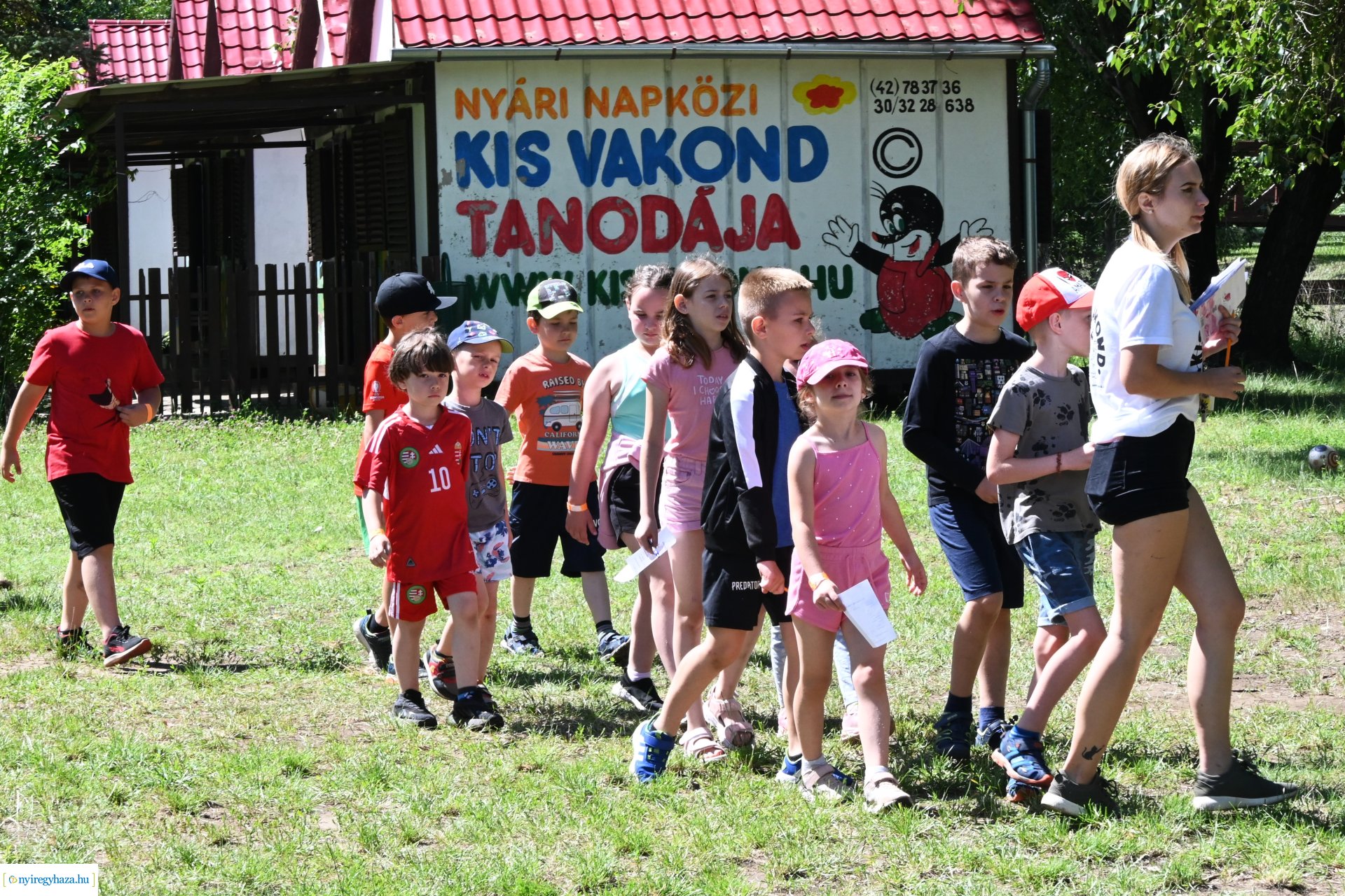 Nyári délelőtt a  Kisvakond táborban