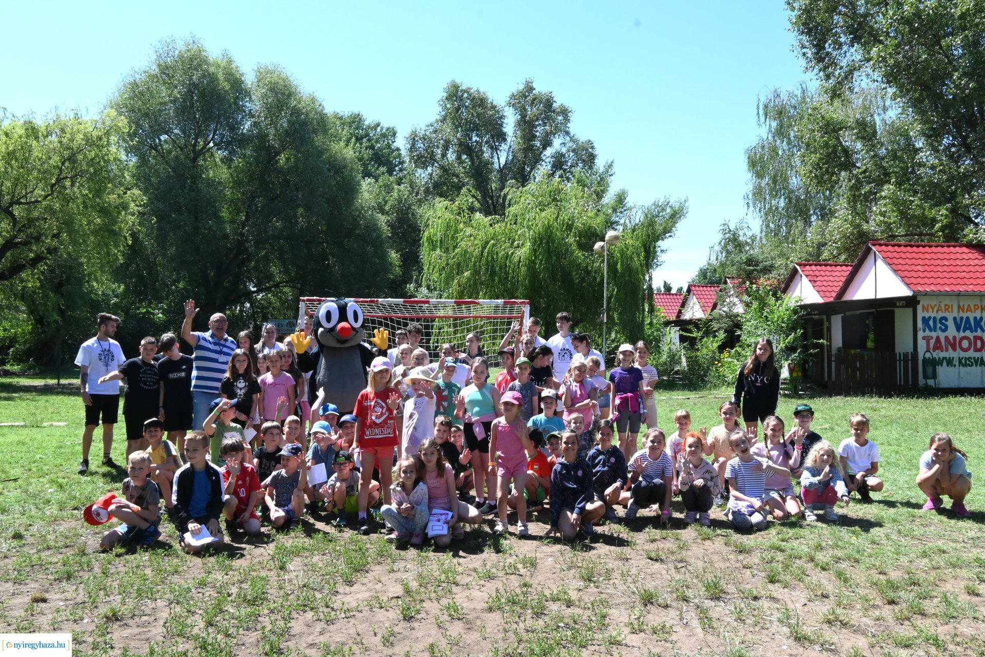 Nyári délelőtt a  Kisvakond táborban