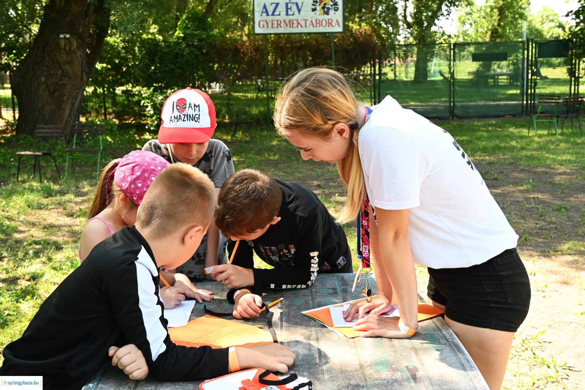 Nyári délelőtt a  Kisvakond táborban