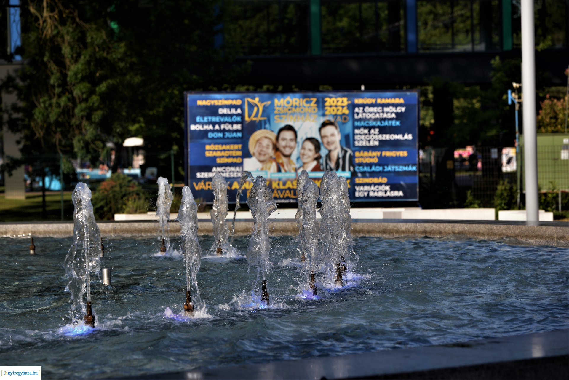 Nyári délután a sóstói szökőkútpark mellett