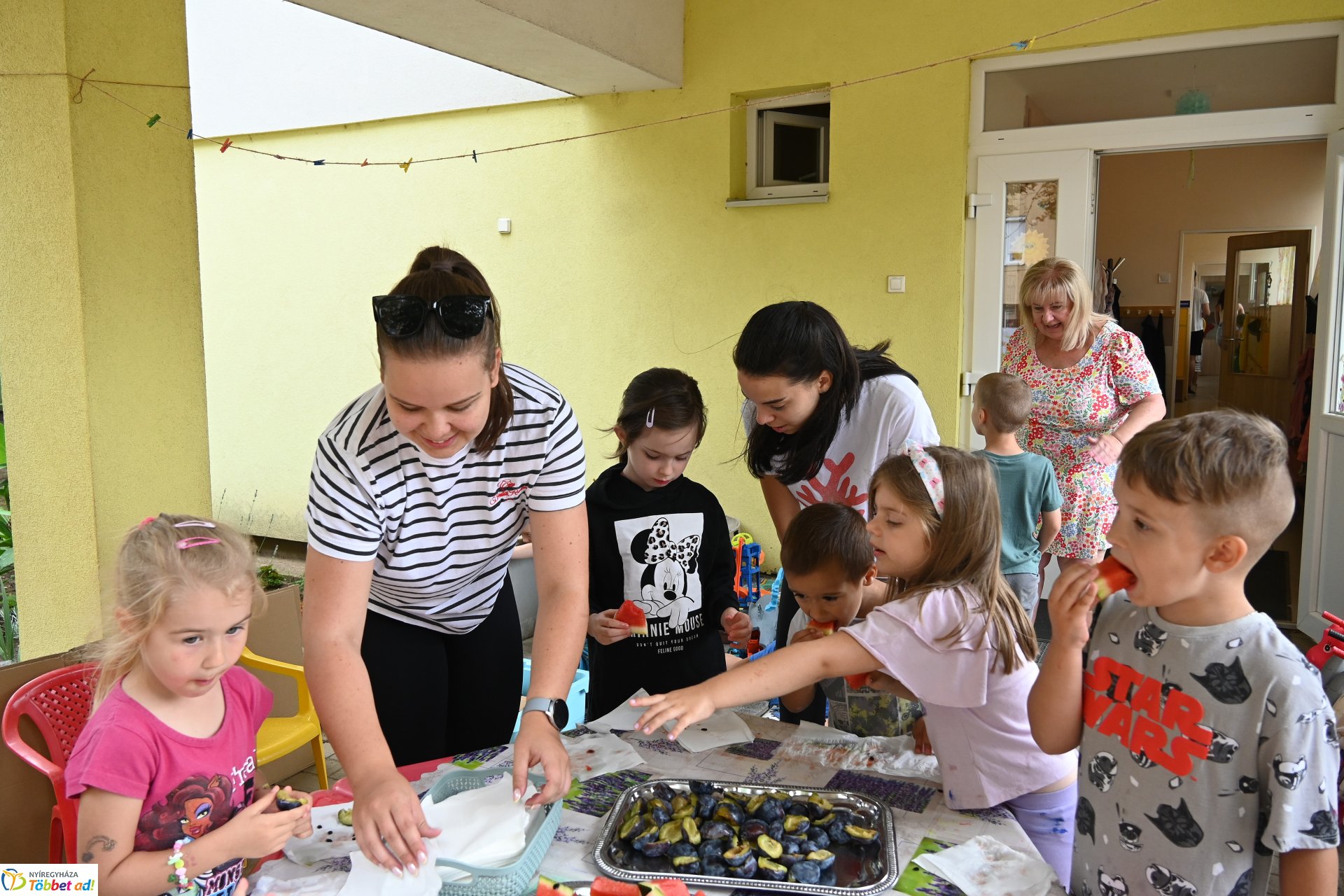 Nyári diákmunka program - iskolások segítik az óvónők munkáját