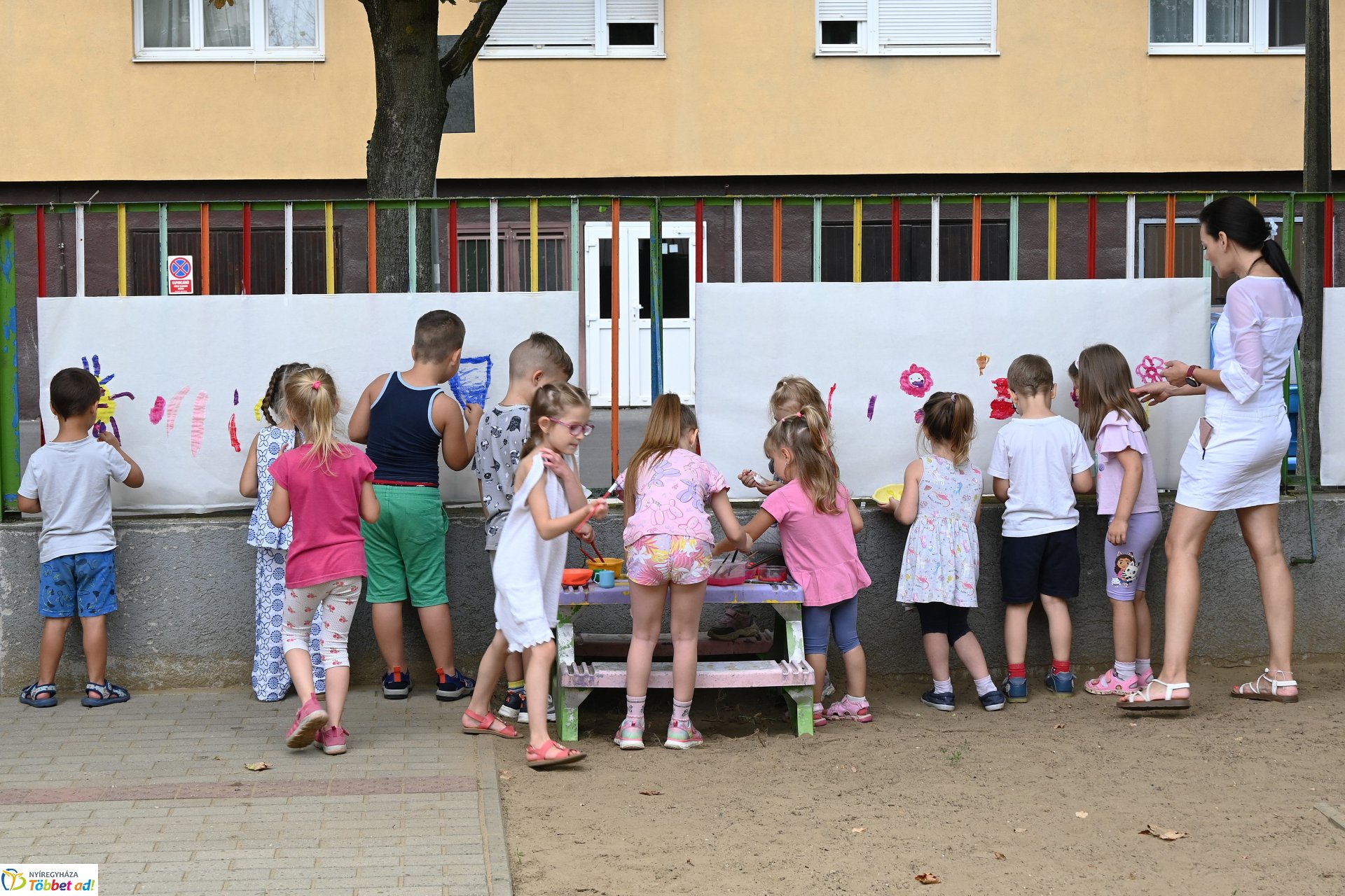 Nyári diákmunka program - iskolások segítik az óvónők munkáját