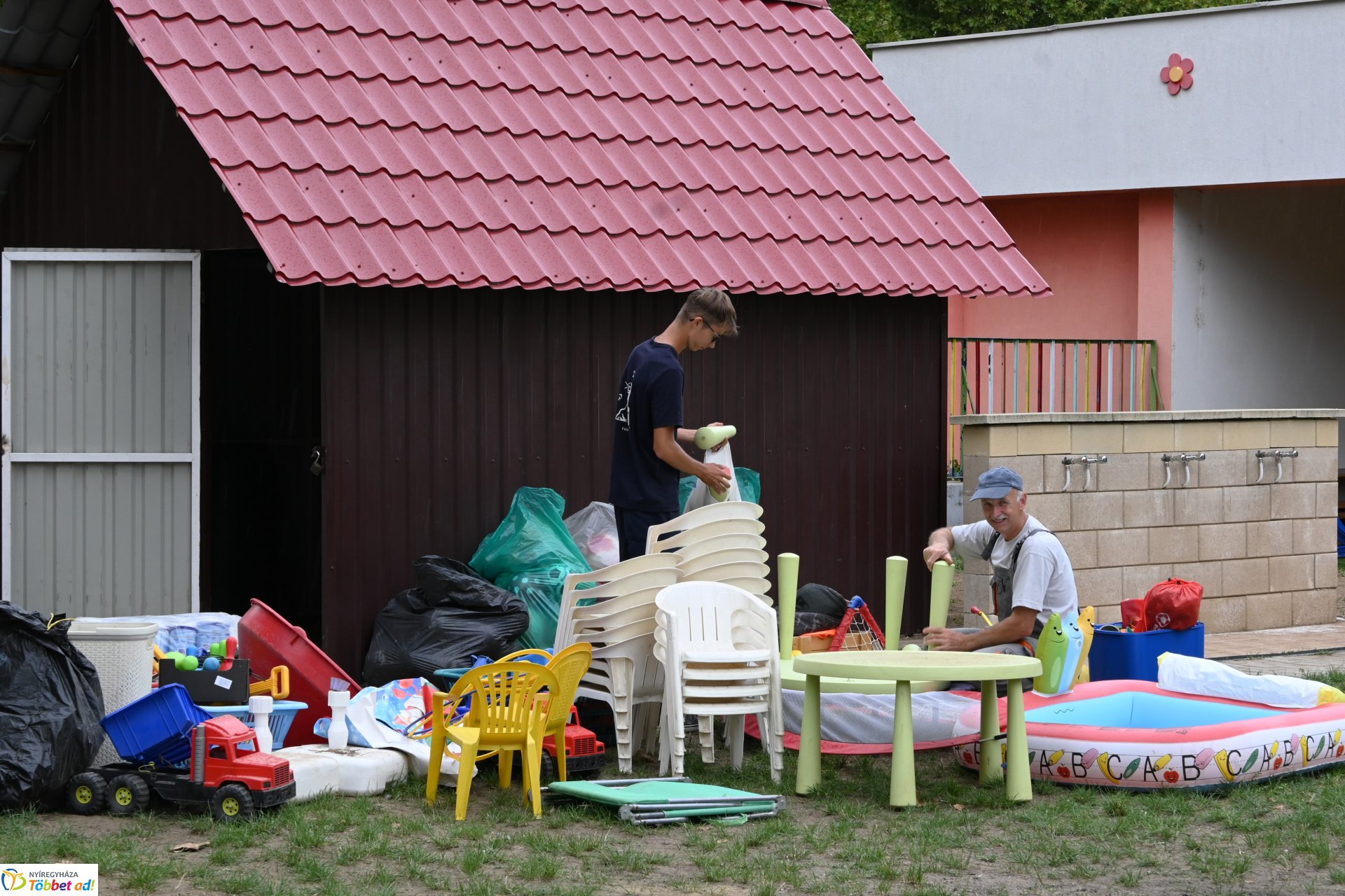 Nyári diákmunka program - iskolások segítik az óvónők munkáját