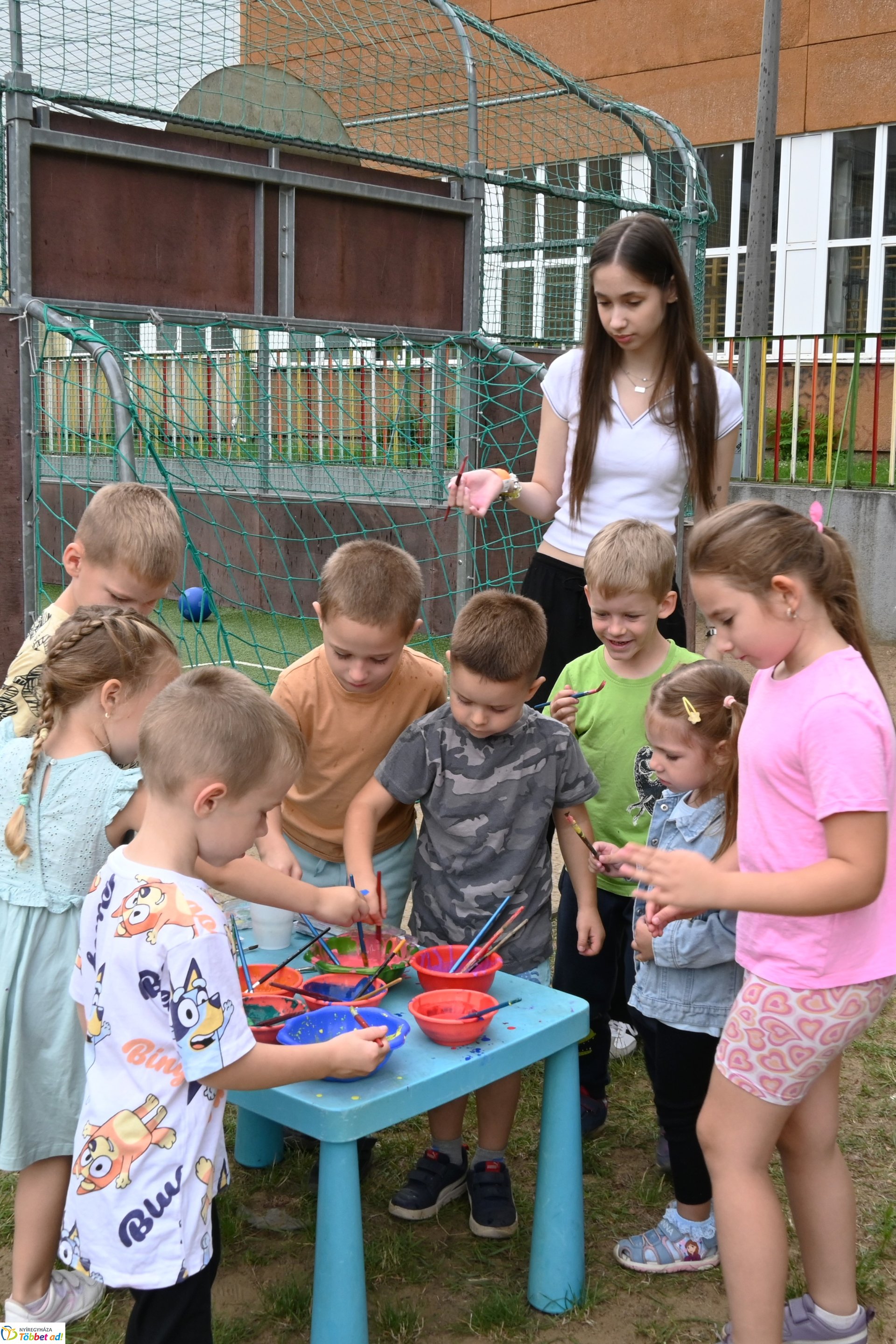 Nyári diákmunka program - iskolások segítik az óvónők munkáját