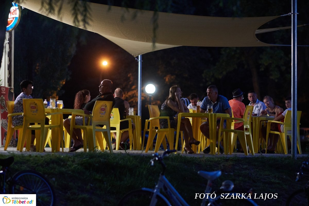 Nyári szombat este Sóstón