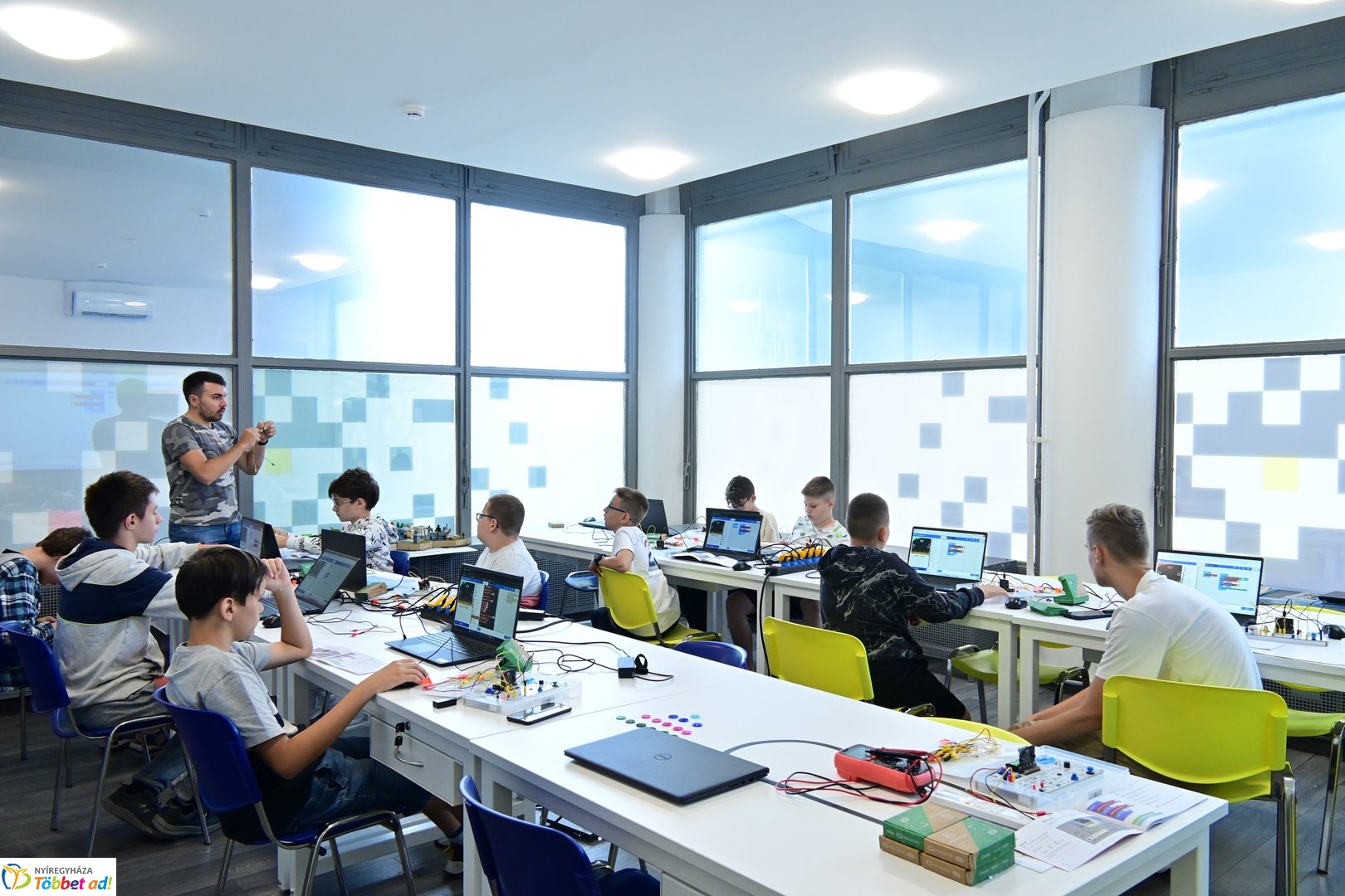 Nyári tábor a digitális tudásközpontban - 2025