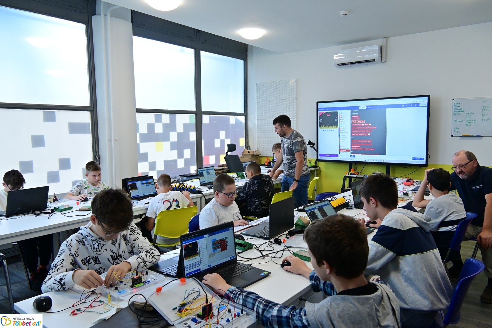 Nyári tábor a digitális tudásközpontban - 2025