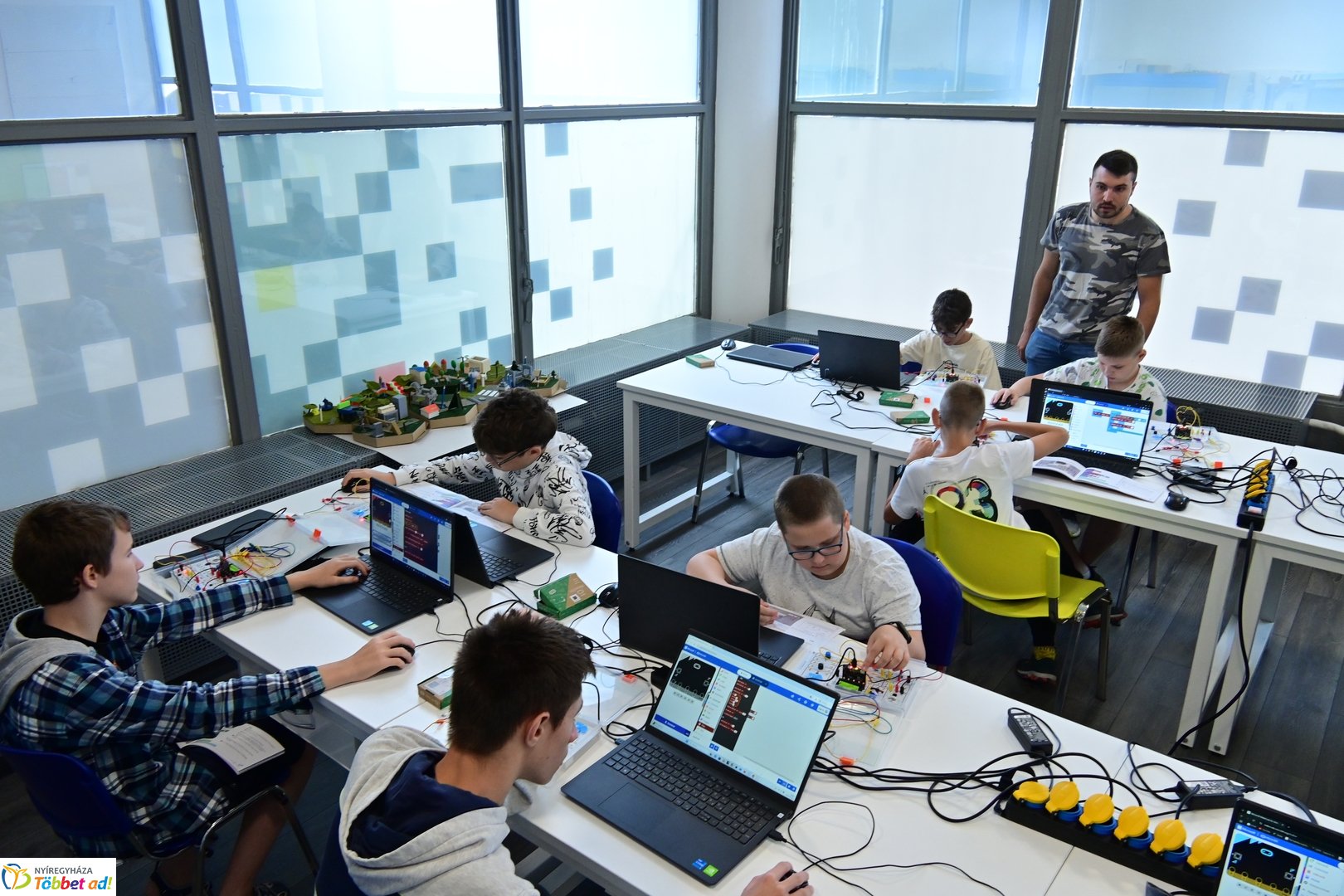 Nyári tábor a digitális tudásközpontban - 2025