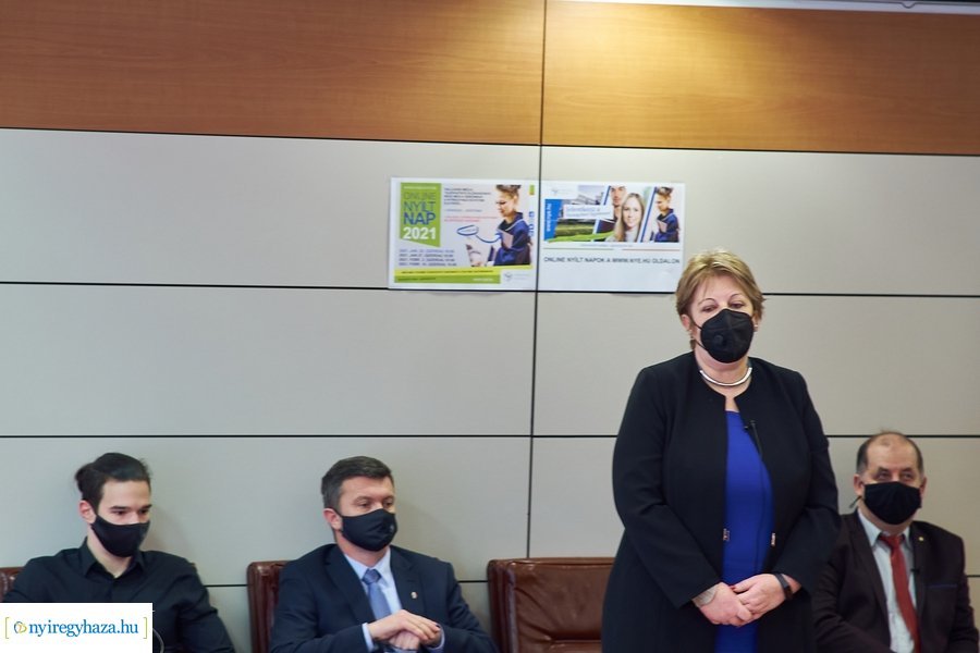 NYE felvételi sajtótájékoztatója