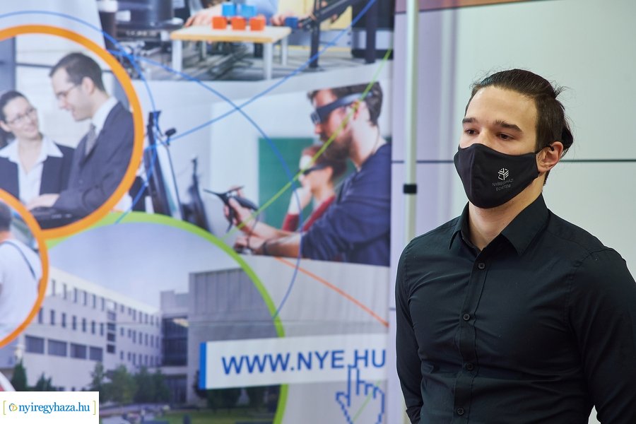 NYE felvételi sajtótájékoztatója