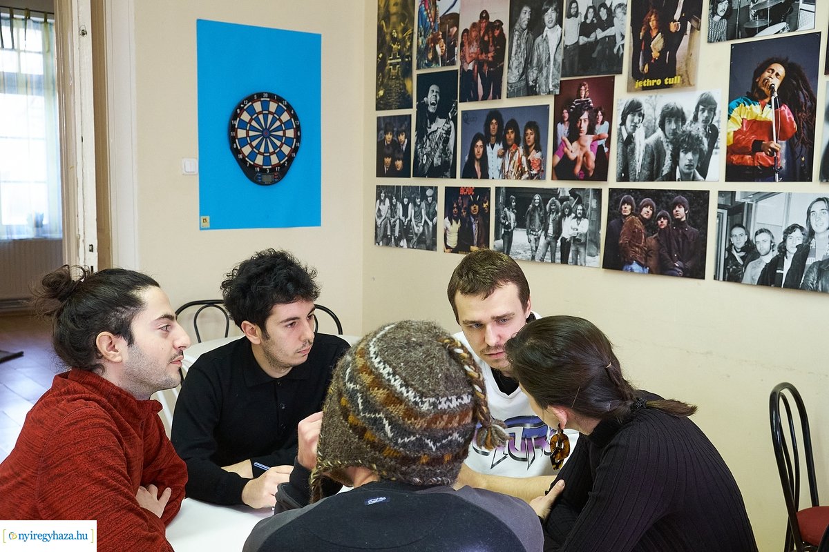 Nyelvi klubok a Mustárházban