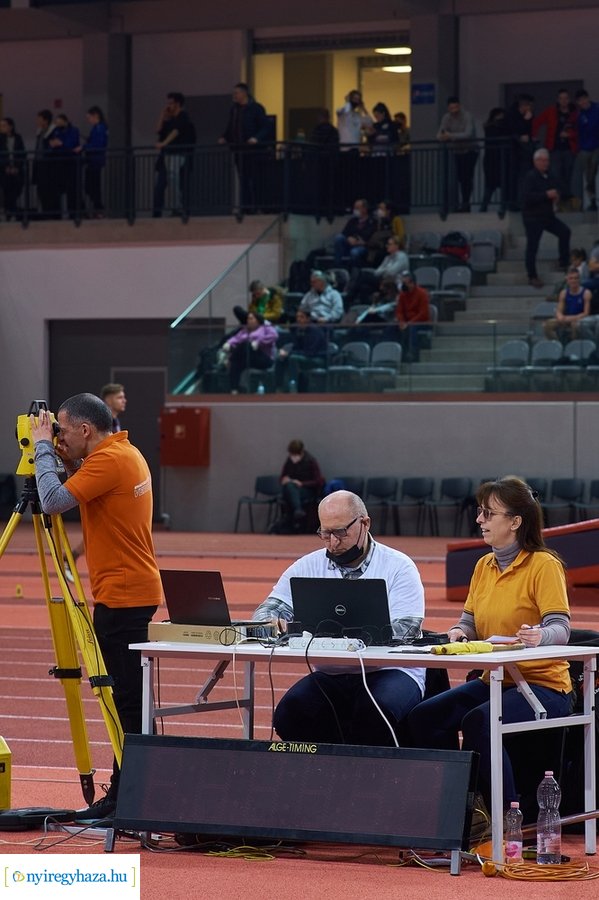 Nyílt fedett pályás verseny az Atlétikai Centrumban