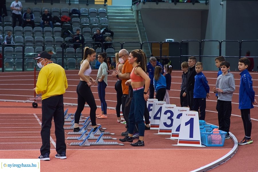 Nyílt fedett pályás verseny az Atlétikai Centrumban