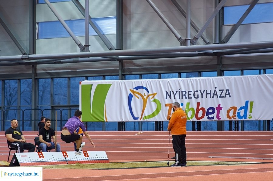 Nyílt fedett pályás verseny az Atlétikai Centrumban