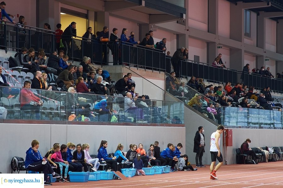 Nyílt fedett pályás verseny az Atlétikai Centrumban