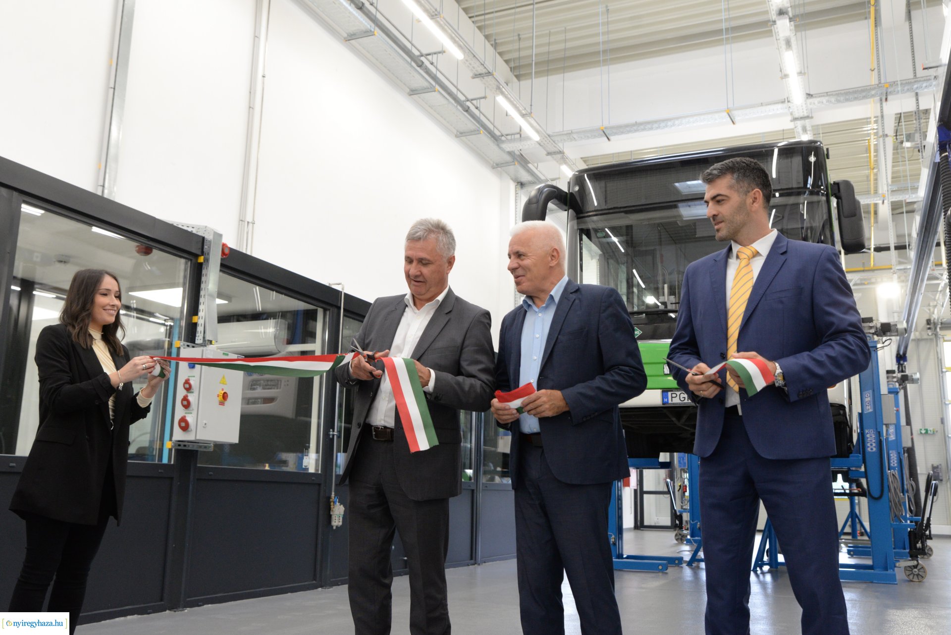 Nyíregyháza új autóbusz telephelyének átadása