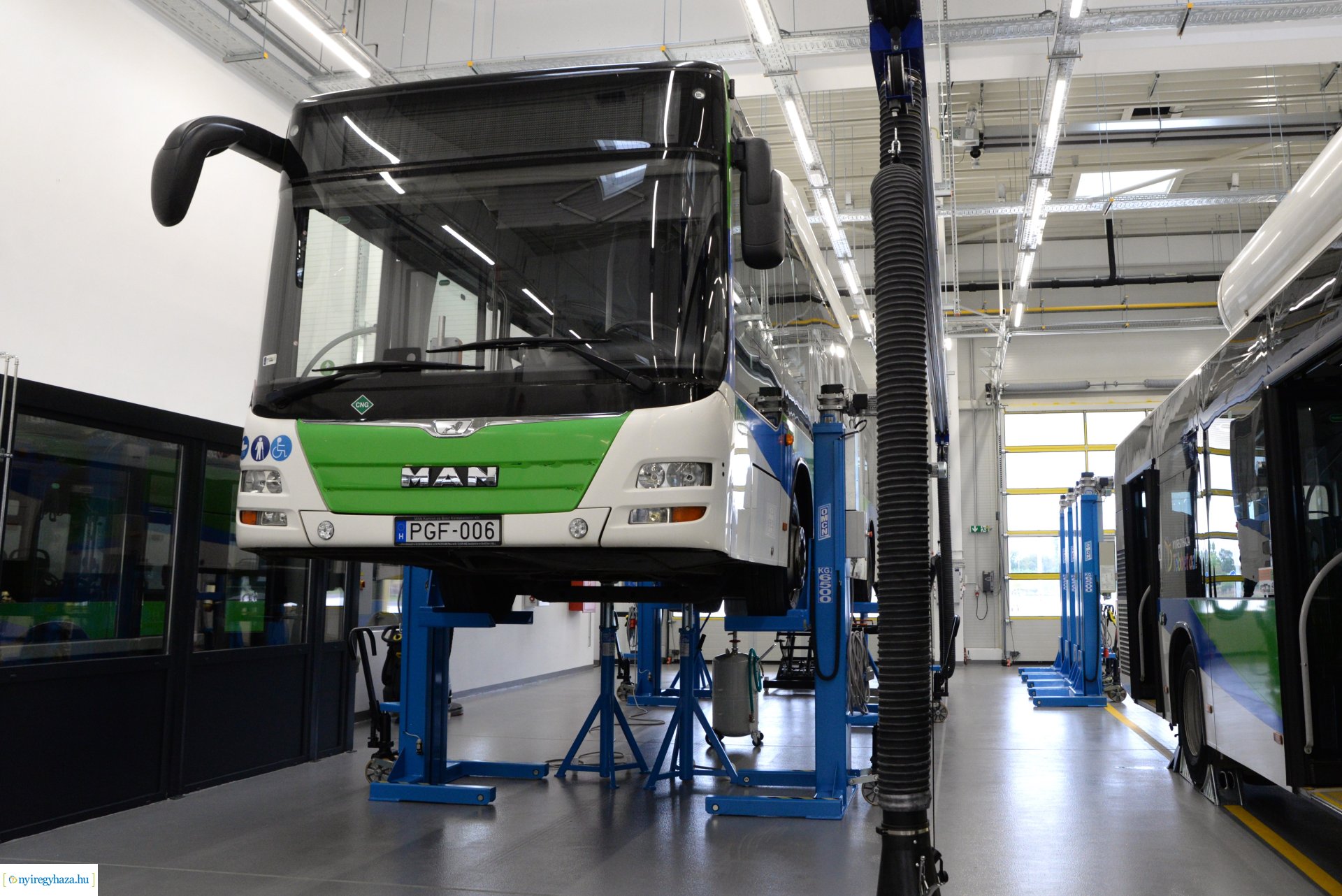 Nyíregyháza új autóbusz telephelyének átadása