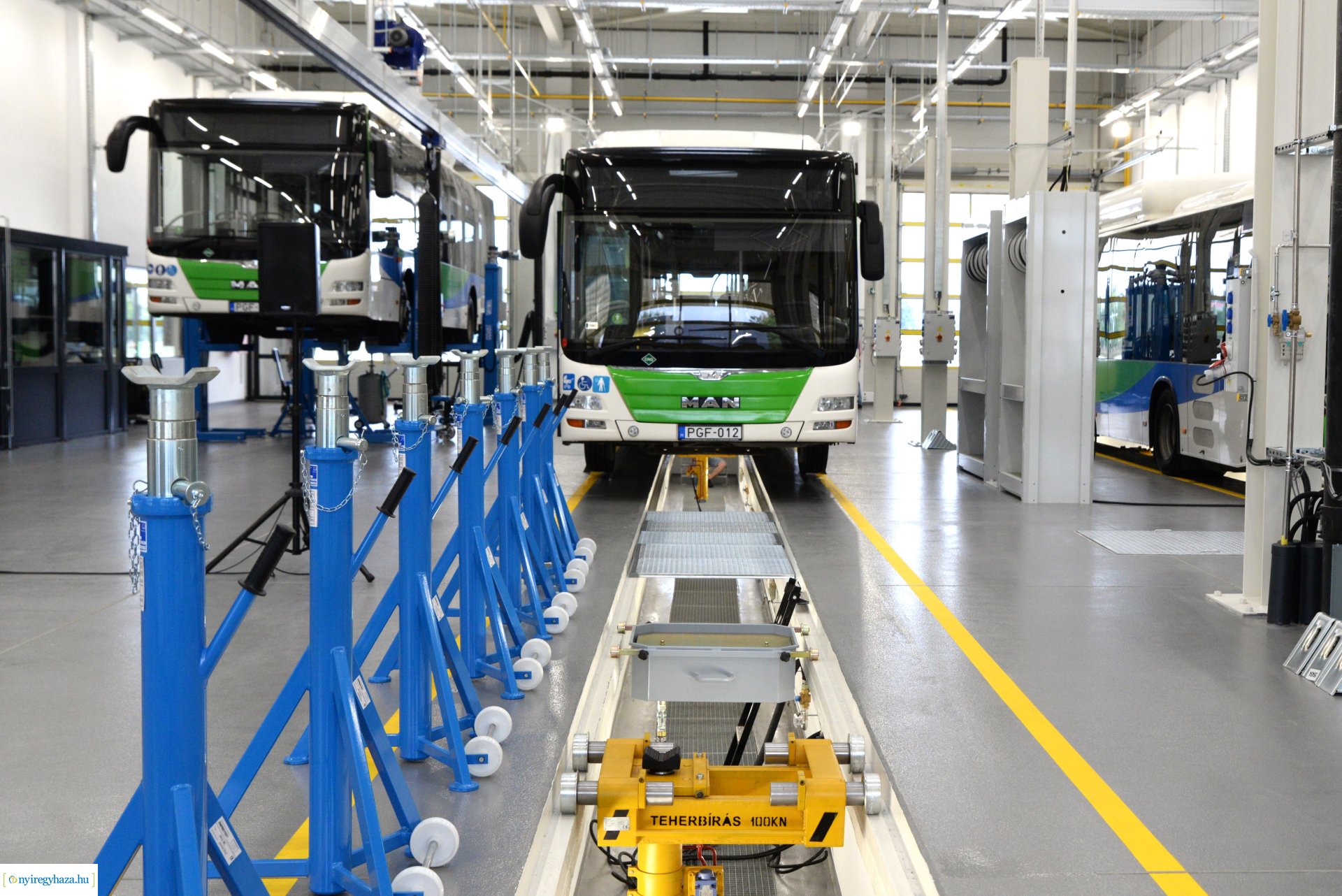 Nyíregyháza új autóbusz telephelyének átadása