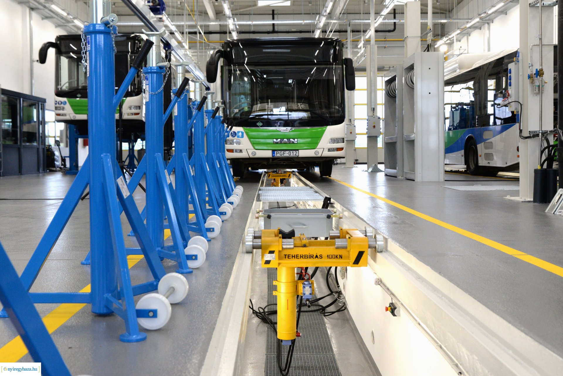 Nyíregyháza új autóbusz telephelyének átadása