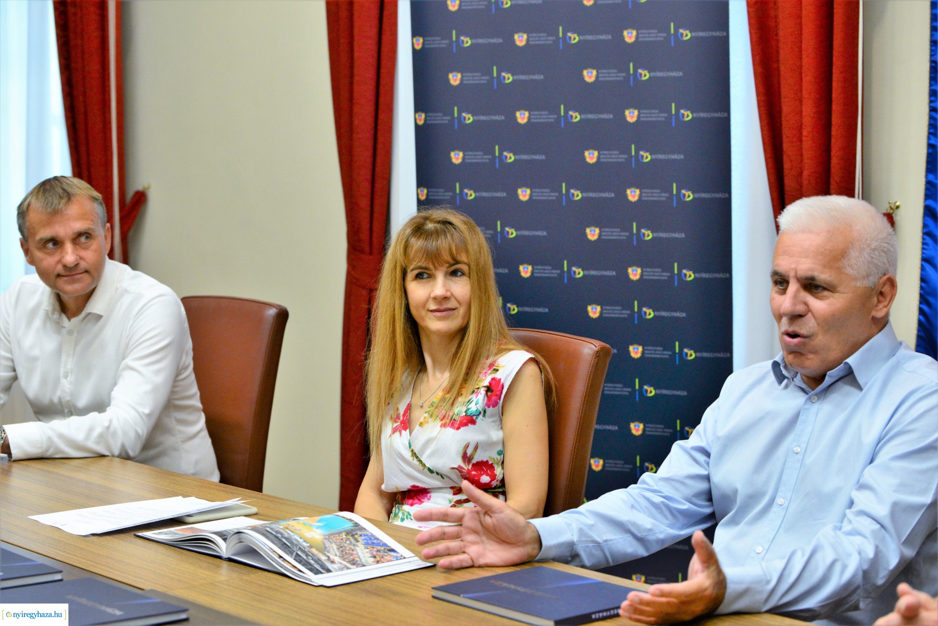 Nyíregyháza új képeskönyvét mutatták be a Városházán