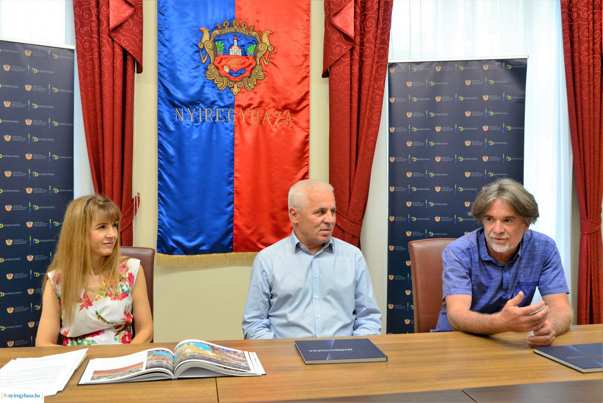 Nyíregyháza új képeskönyvét mutatták be a Városházán