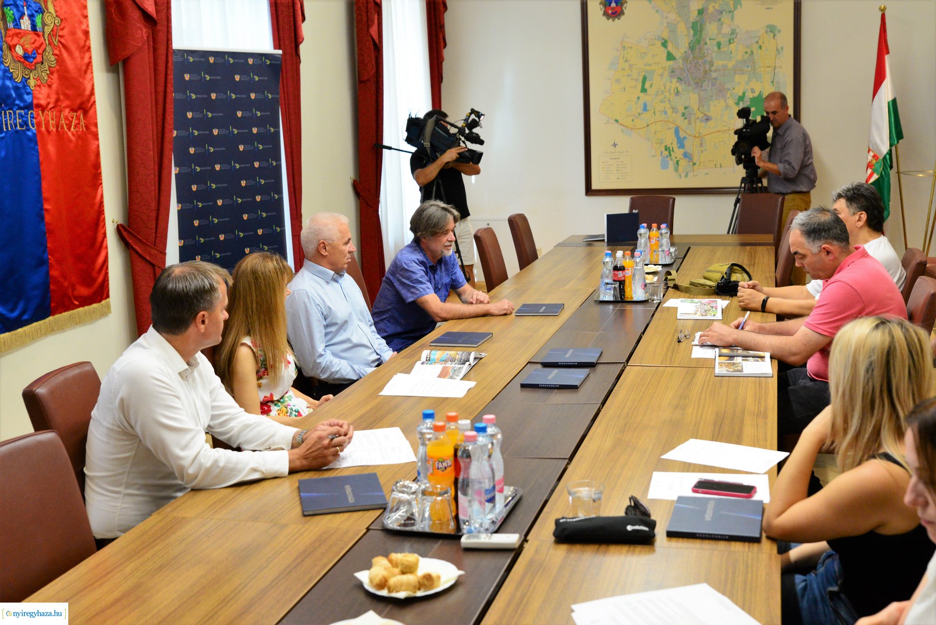 Nyíregyháza új képeskönyvét mutatták be a Városházán