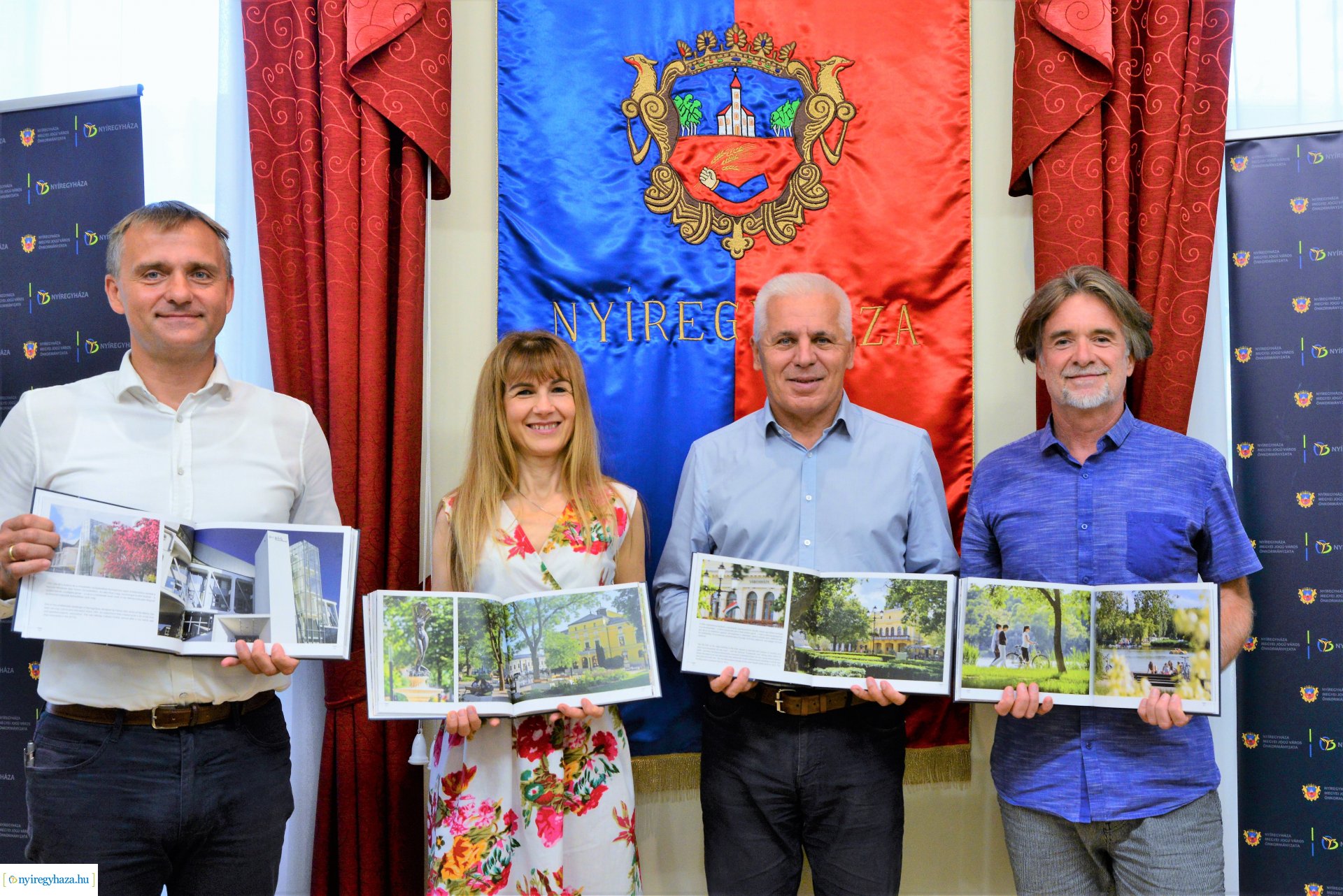 Nyíregyháza új képeskönyvét mutatták be a Városházán