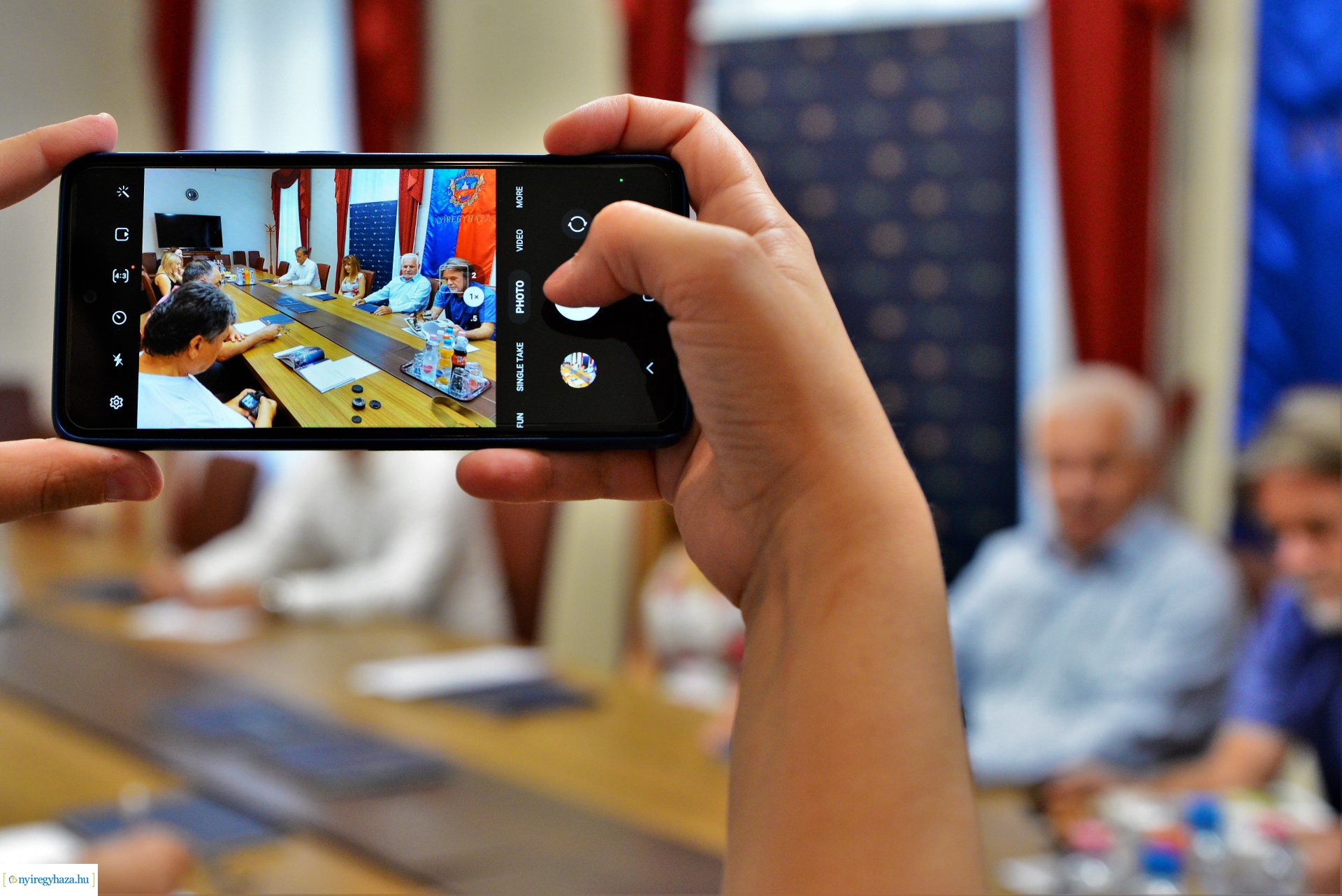 Nyíregyháza új képeskönyvét mutatták be a Városházán