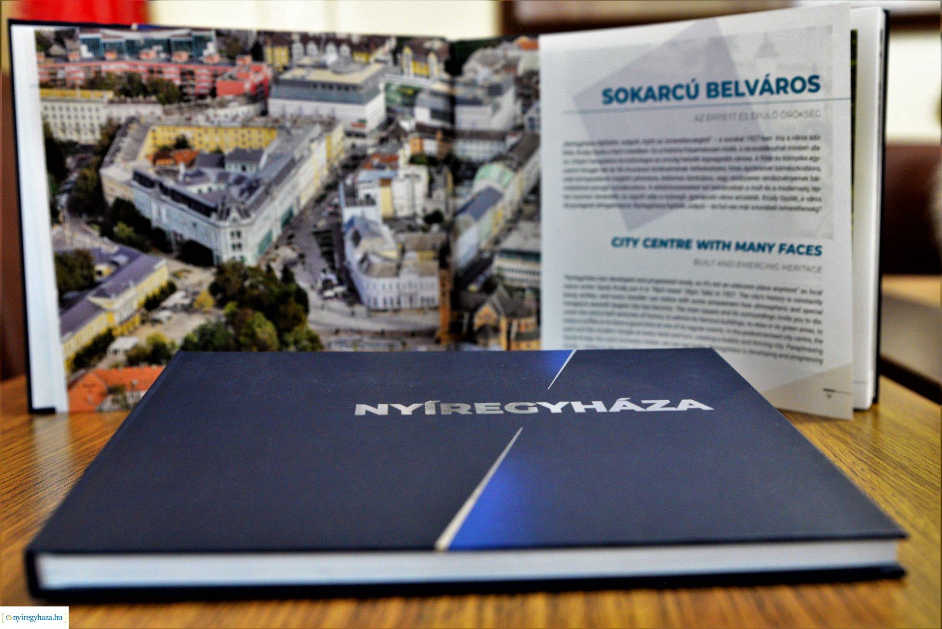 Nyíregyháza új képeskönyvét mutatták be a Városházán