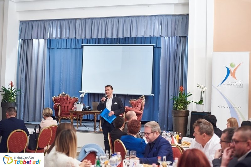 Nyíregyházán Schiffer Miklós