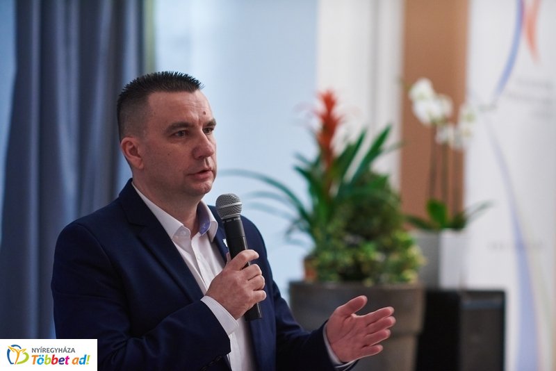 Nyíregyházán Schiffer Miklós