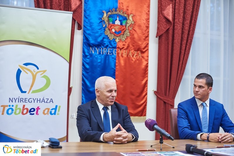 Nyíregyházi Atlétikai Centrum szerződés aláírás