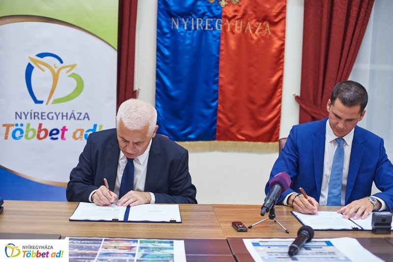 Nyíregyházi Atlétikai Centrum szerződés aláírás