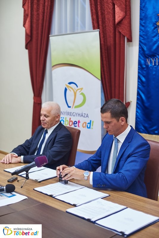 Nyíregyházi Atlétikai Centrum szerződés aláírás