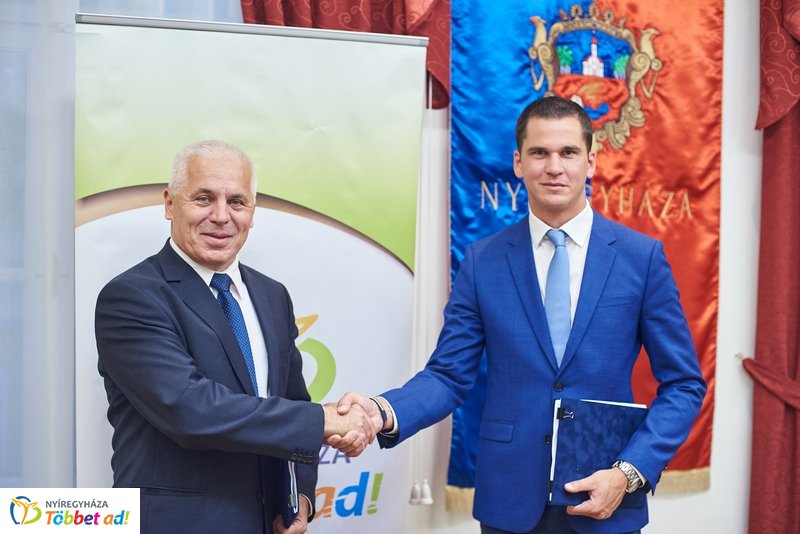 Nyíregyházi Atlétikai Centrum szerződés aláírás