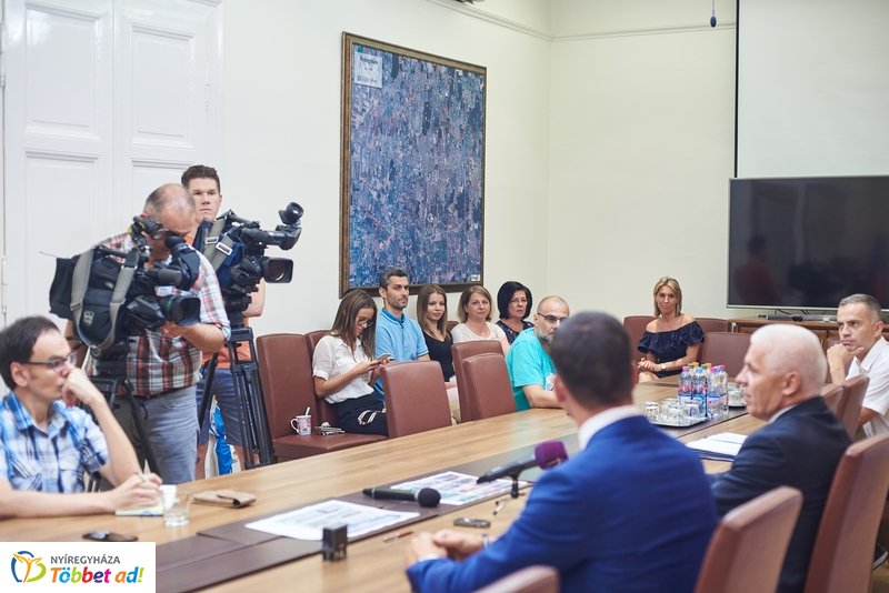 Nyíregyházi Atlétikai Centrum szerződés aláírás