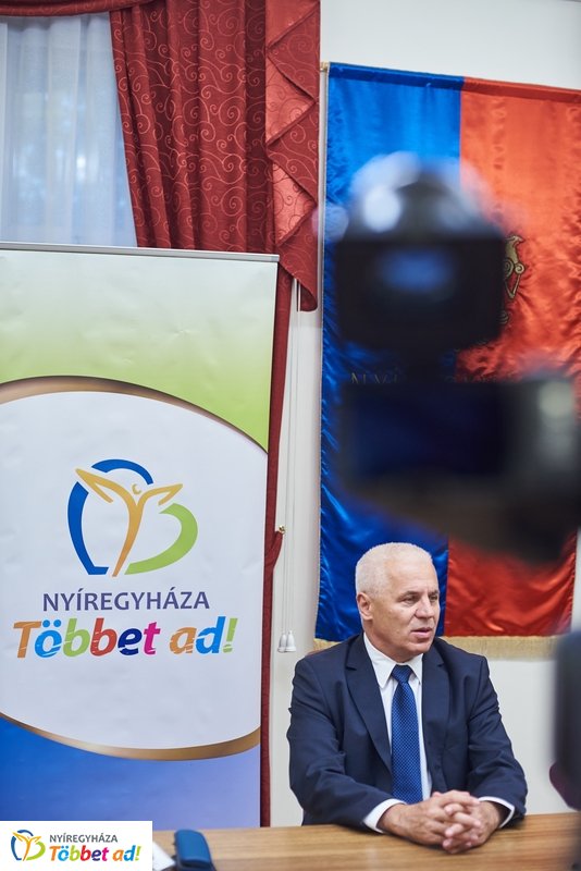 Nyíregyházi Atlétikai Centrum szerződés aláírás