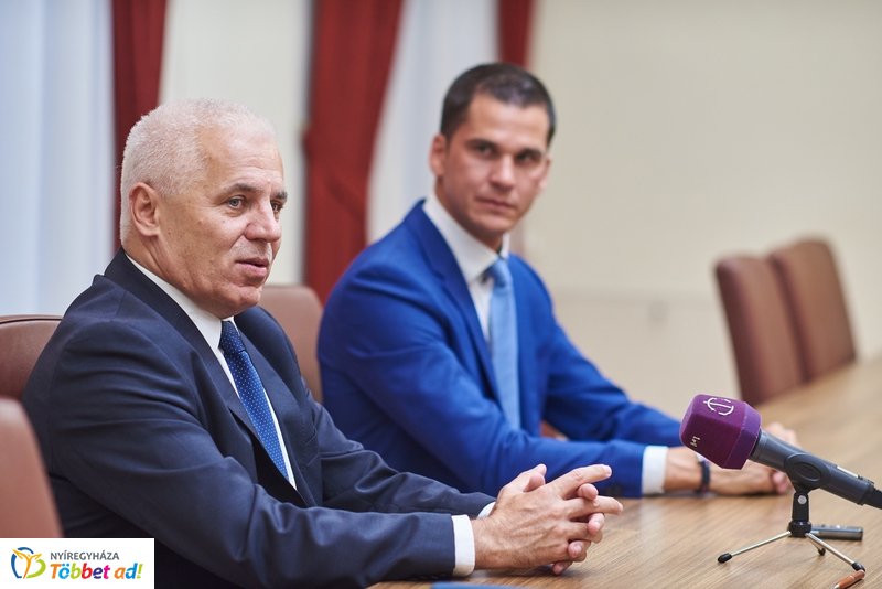 Nyíregyházi Atlétikai Centrum szerződés aláírás