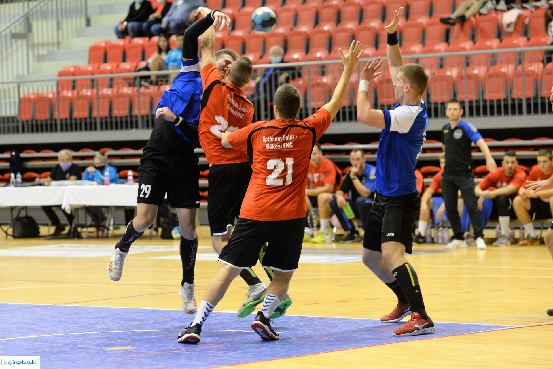 Nyíregyházi KC - Békés a Continental Arénában