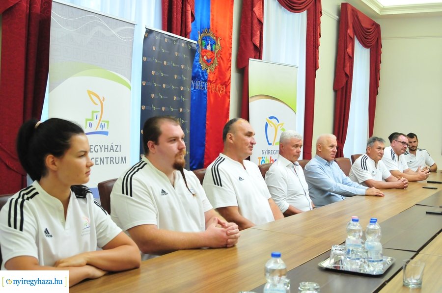 Nyíregyházi sportolók a Városházán 20230807