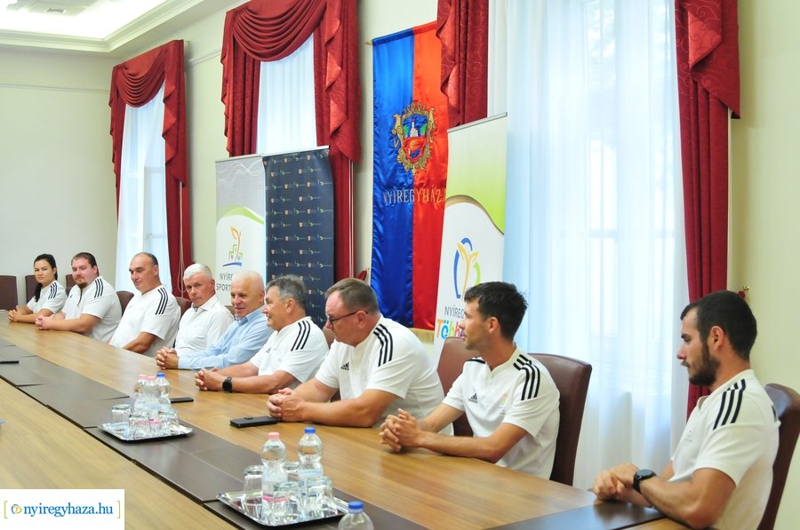 Nyíregyházi sportolók a Városházán 20230807